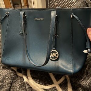 Micheal Kors Voyager Medium Crossgrain Leather Tote Bag